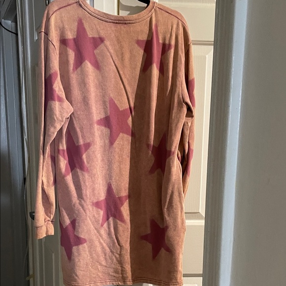 Sage & Fig Star Patterned Pink and Orange Sweatshirt Dress - Picture 8 of 12